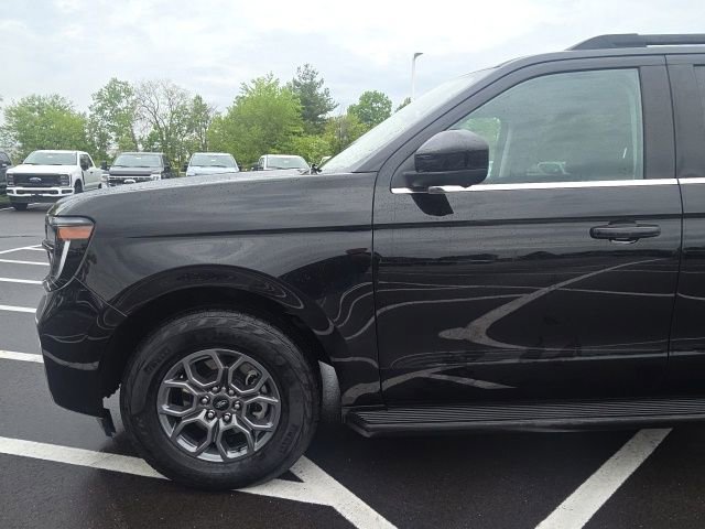 Certified 2025 Ford Expedition Active AWD/4WD image 19