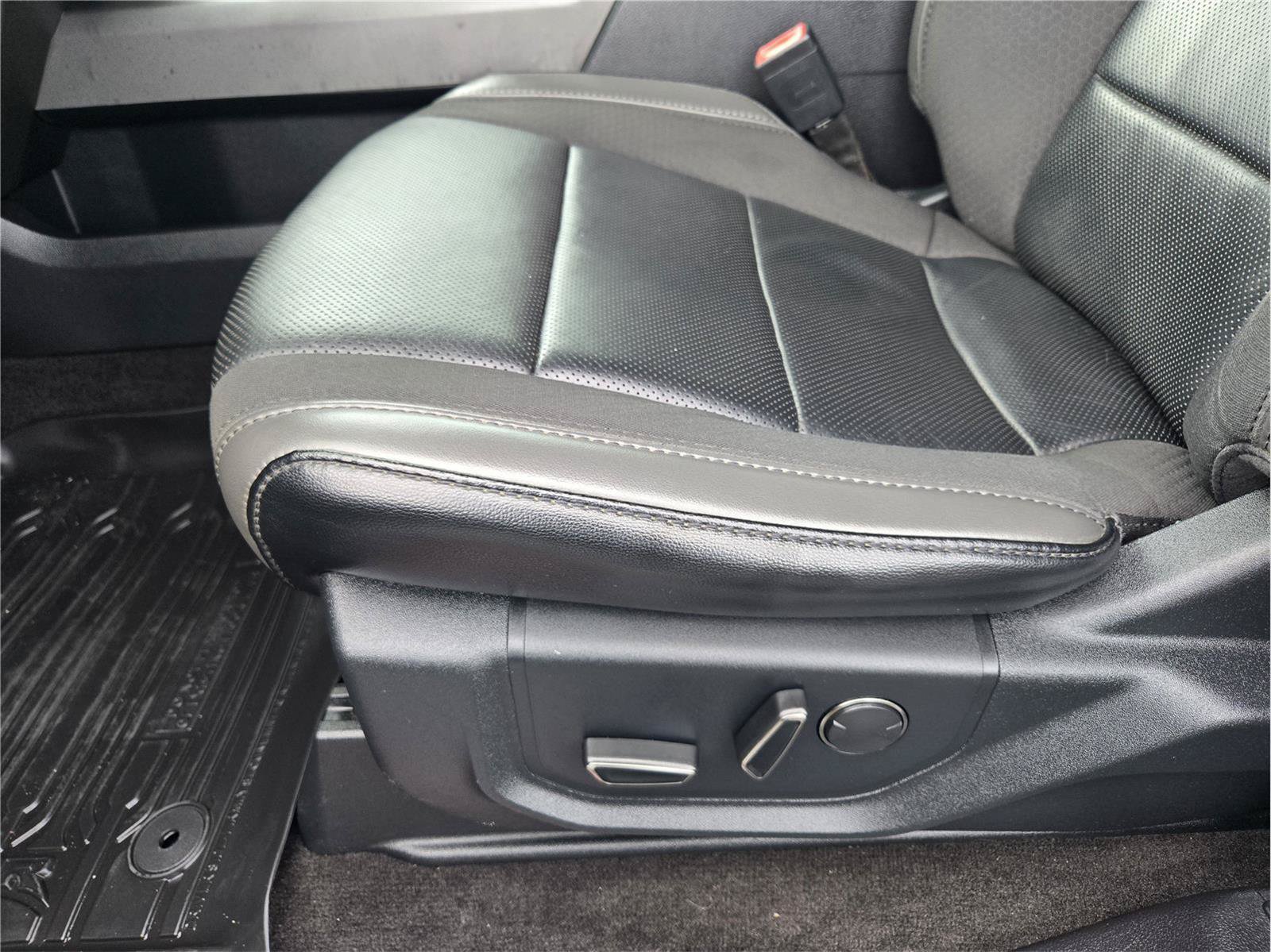Certified 2019 Ford F150 Raptor w/ Equipment Group 802A Luxury AWD/4WD image 21