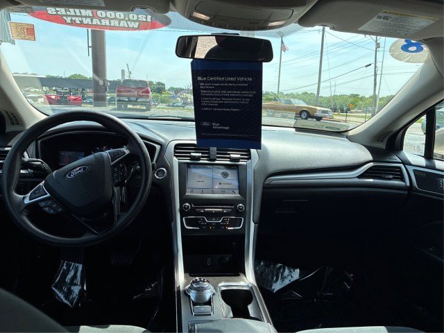 Certified 2018 Ford Fusion SE w/ Fusion SE Technology Package FWD image 21