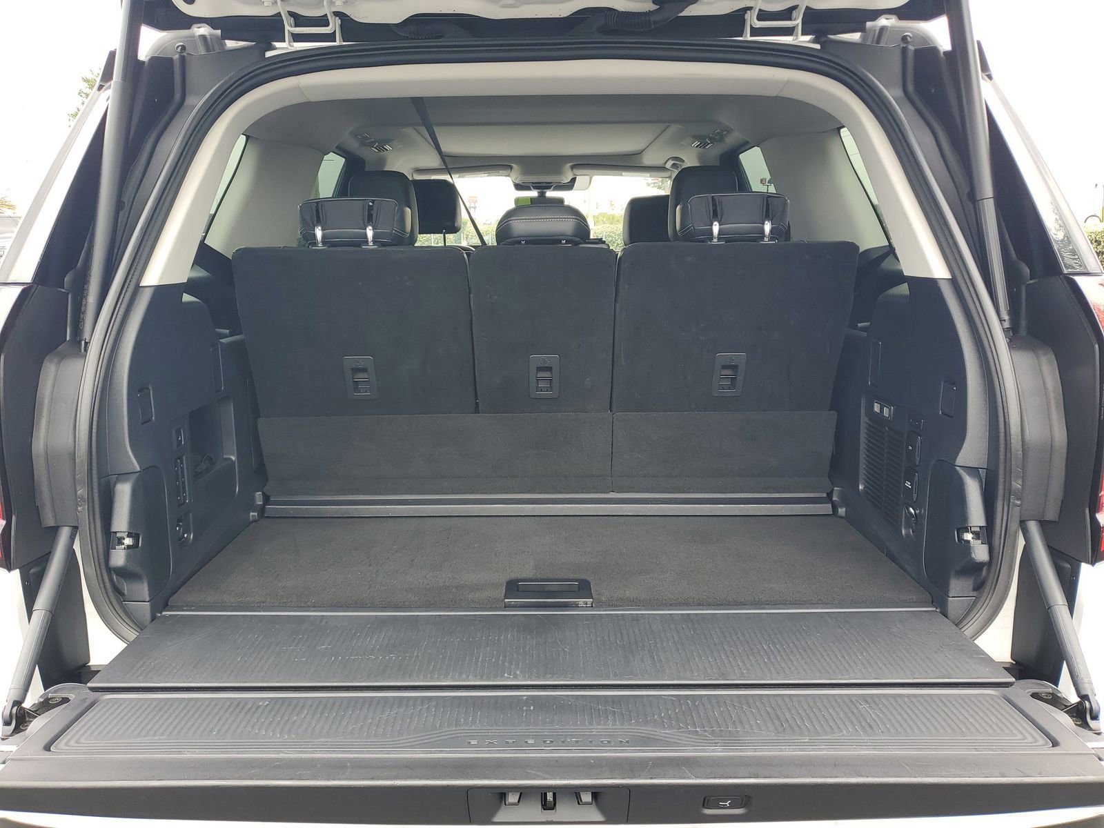 Certified 2025 Ford Expedition Platinum image 7