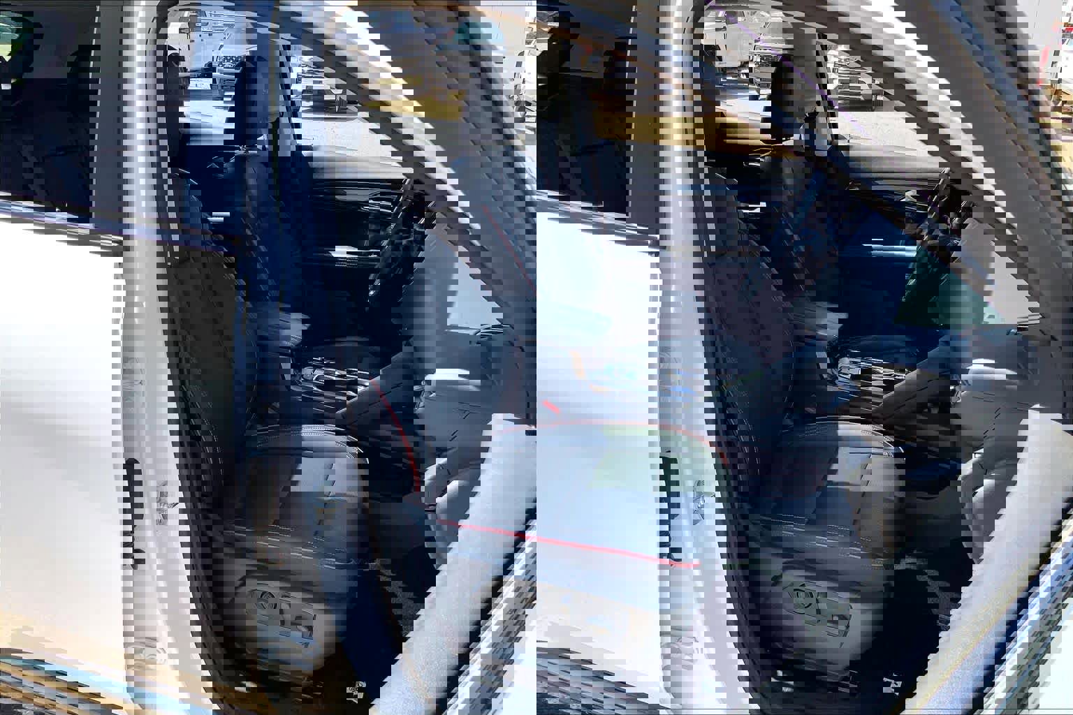 Used 2022 Buick Envision Essence w/ Sport Touring Package FWD image 11