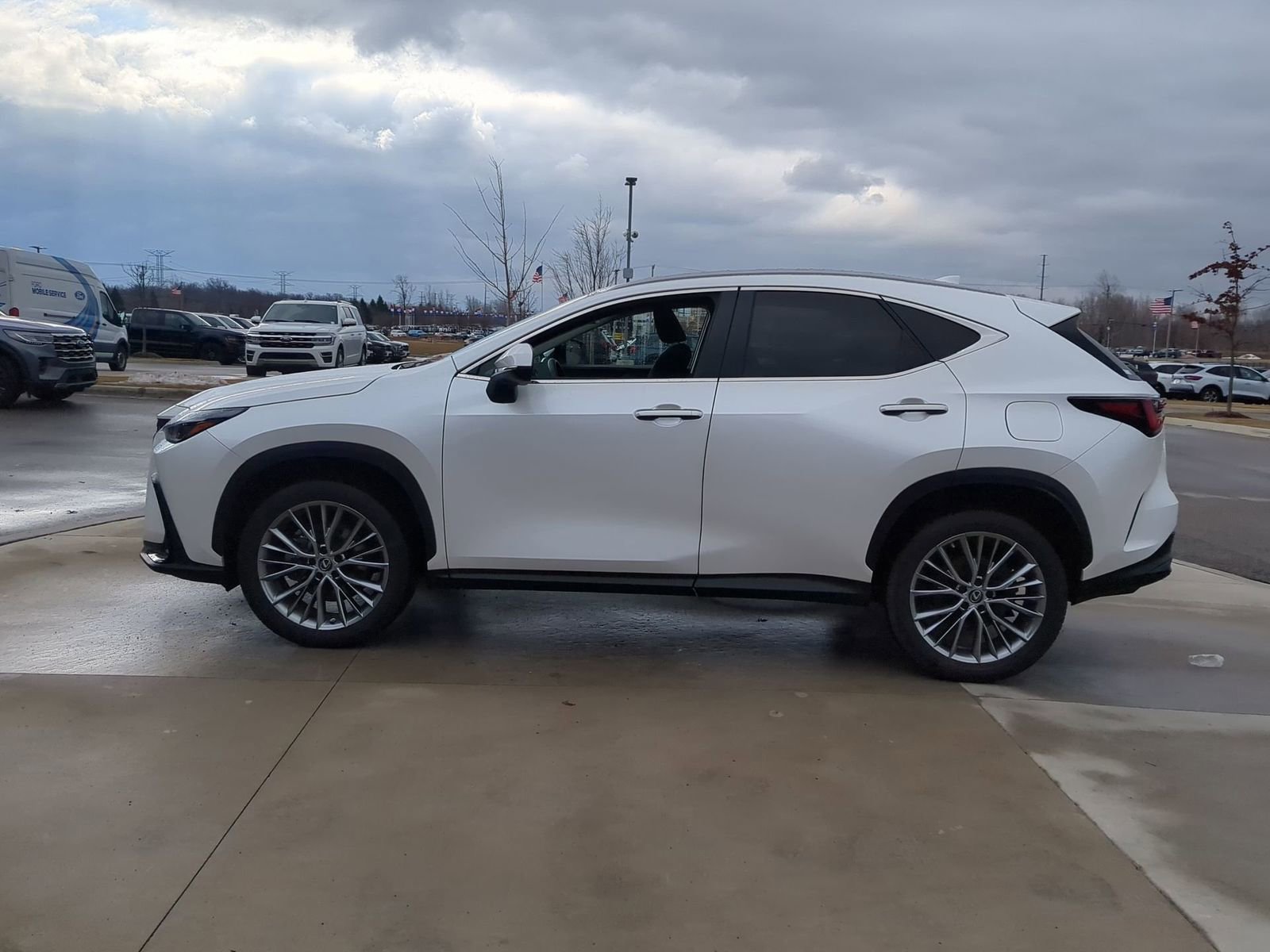 Used 2023 Lexus NX 350h AWD w/ Towing Package (2000 Lbs) image 3