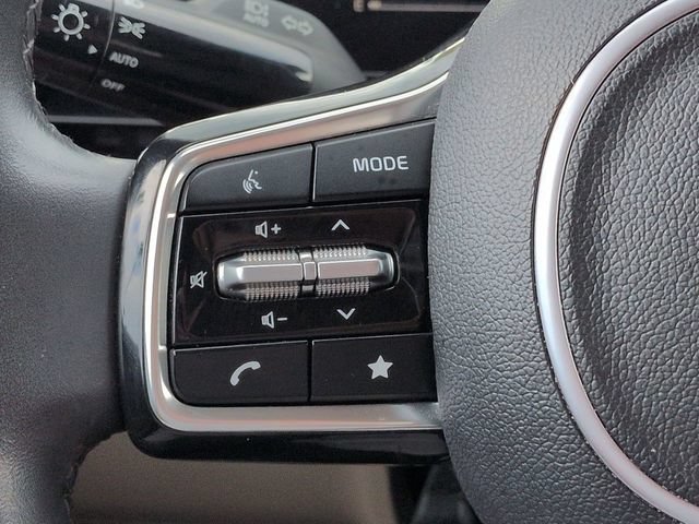Used 2025 Kia Carnival FWD image 23
