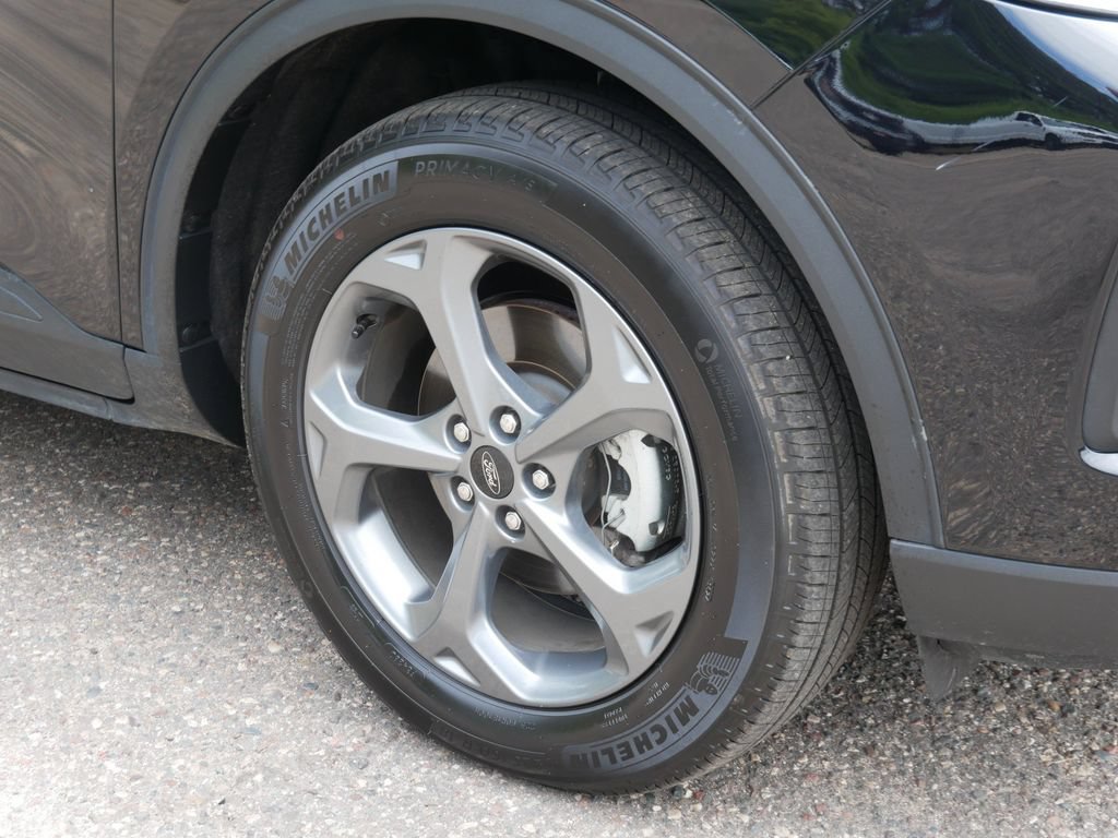 Certified 2025 Ford Escape ST-Line w/ Tech Pack #1 AWD/4WD image 9