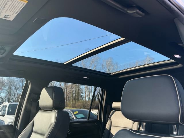 Used 2023 GMC Yukon XL SLT w/ SLT Premium Package image 25