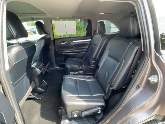 Used 2019 Toyota Highlander XLE AWD/4WD image 36