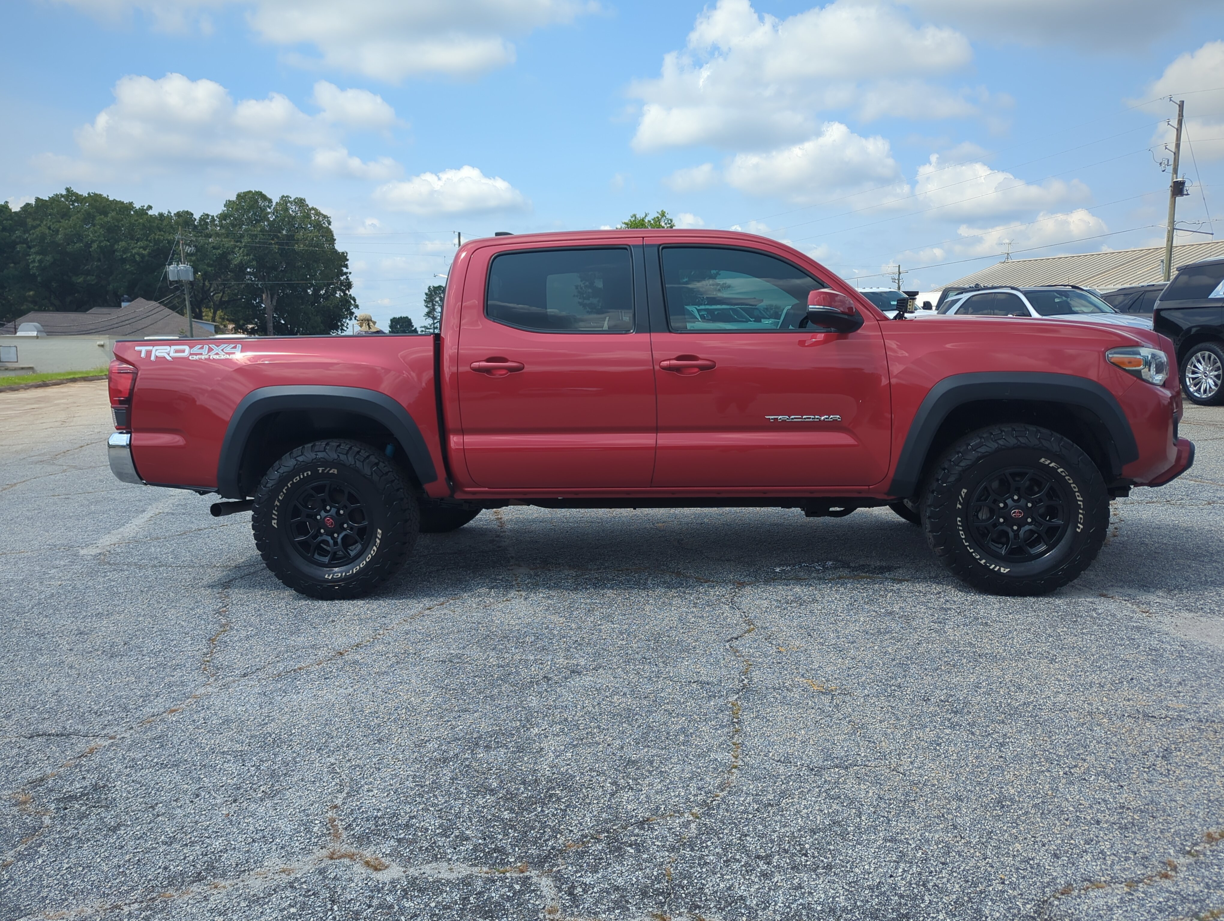 Used 2018 Toyota Tacoma TRD Off-Road AWD/4WD image 2