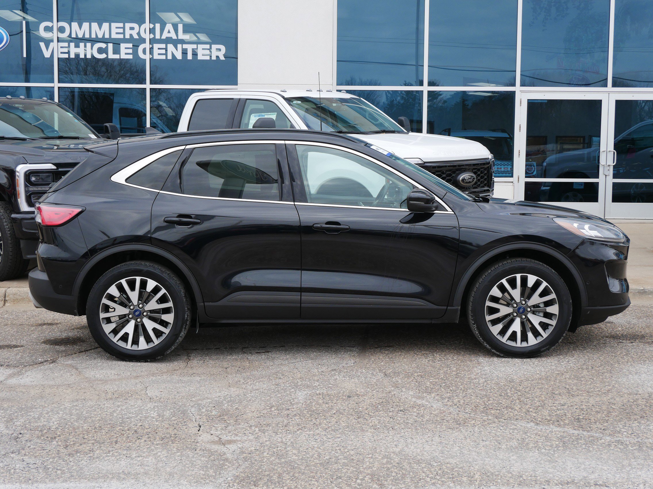 Certified 2020 Ford Escape Titanium image 5