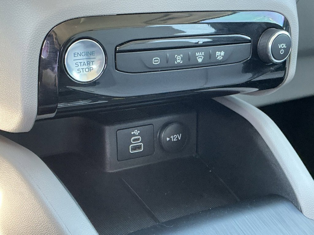 Certified 2024 Ford Escape SE image 32