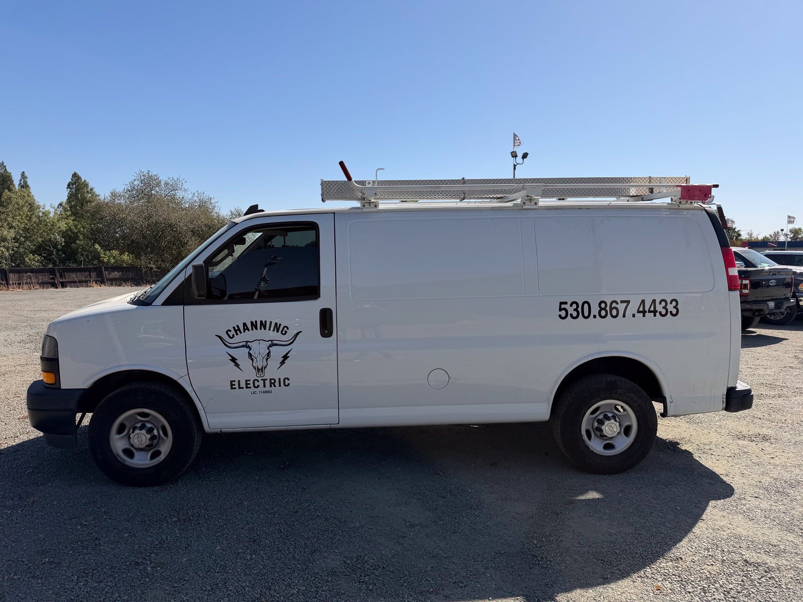 Used 2020 Chevrolet Express 3500 w/ Driver Convenience Package RWD image 2