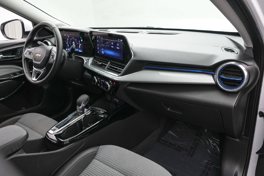 Used 2025 Chevrolet Trax LT w/ LT Convenience Package FWD image 21