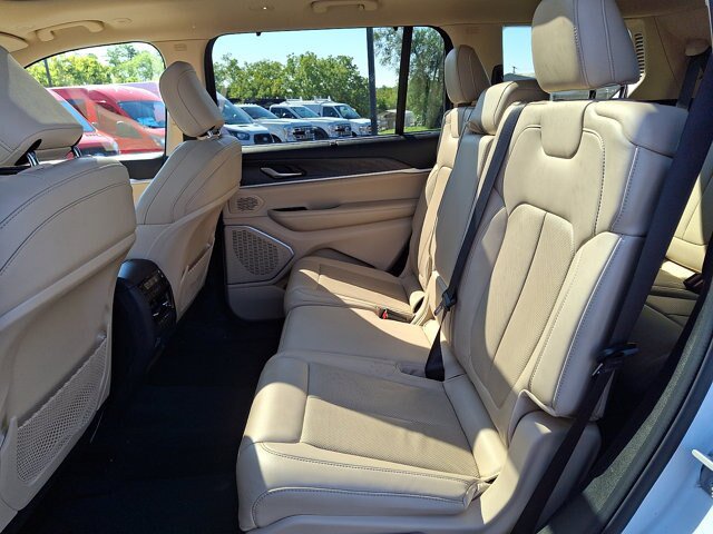 Used 2021 Jeep Grand Cherokee L Limited w/ Luxury Tech Group II AWD/4WD image 11