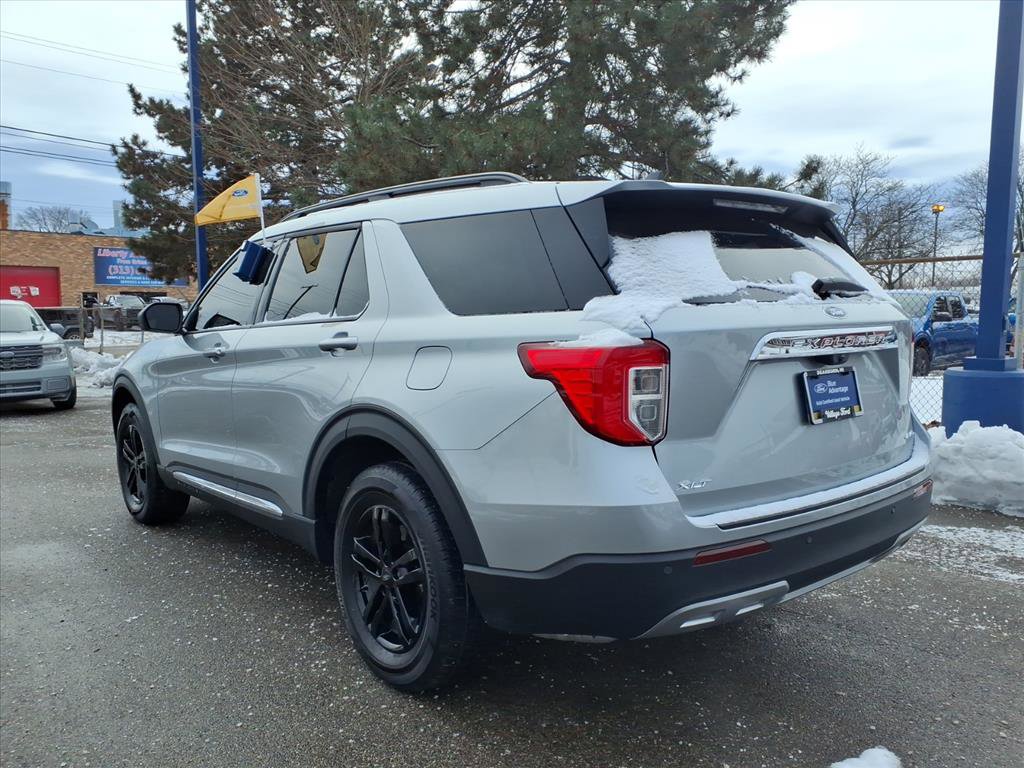Certified 2024 Ford Explorer XLT w/ Equipment Group 202A image 9