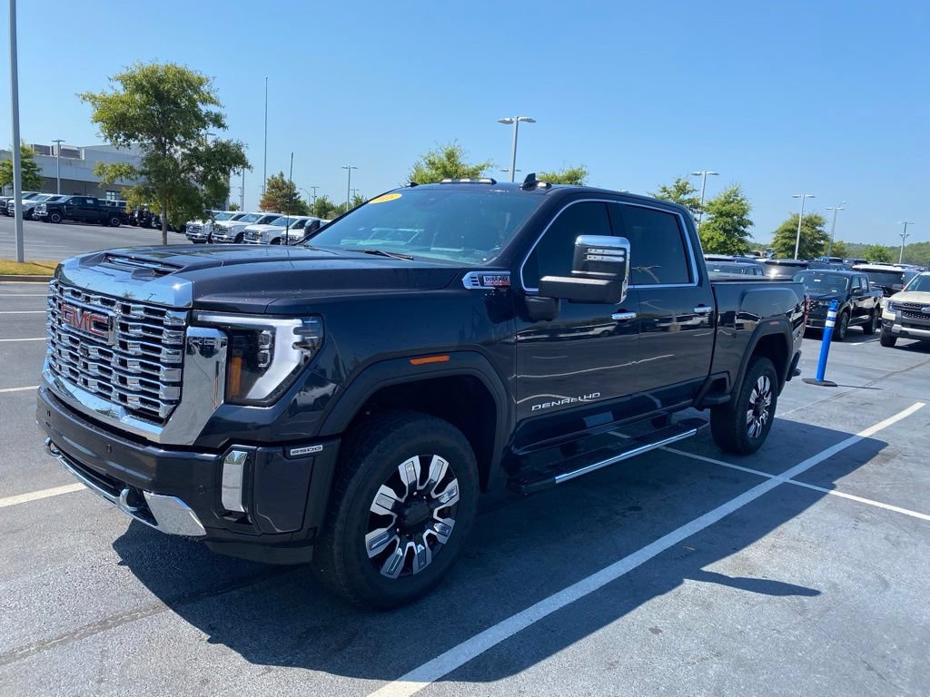 Used 2025 GMC Sierra 2500 Denali w/ Technology Package AWD/4WD image 3
