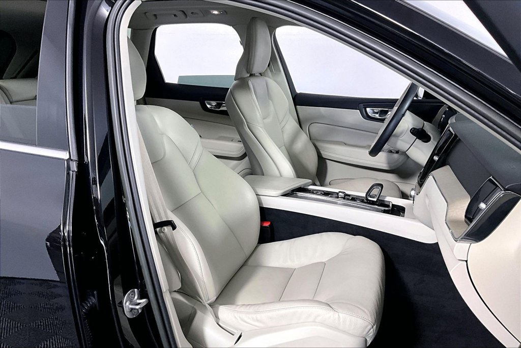 Used 2023 Volvo XC60 B5 Plus FWD image 7