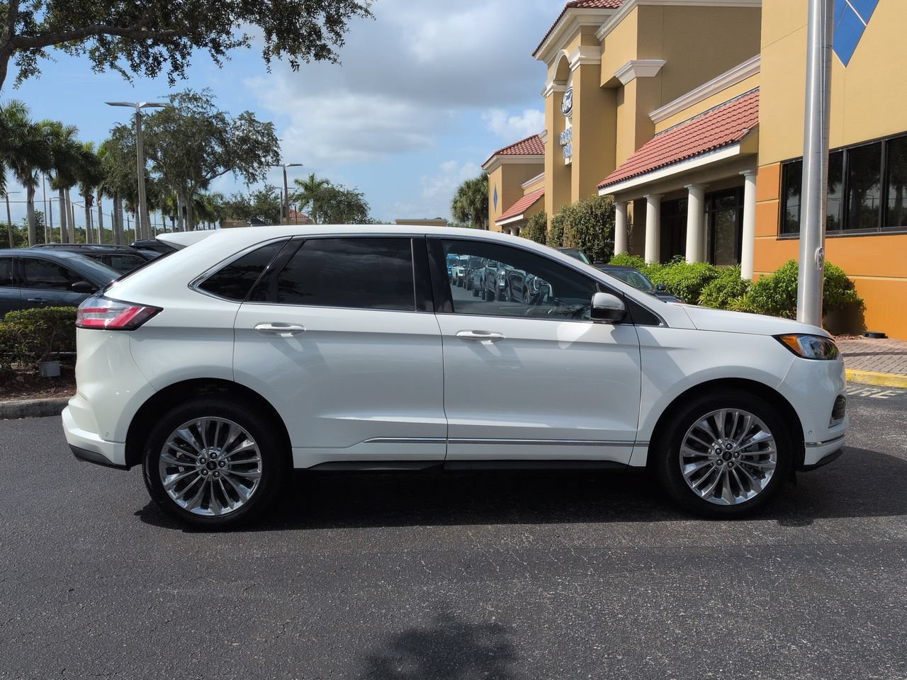 Certified 2024 Ford Edge Titanium w/ Titanium Elite Package AWD/4WD image 3
