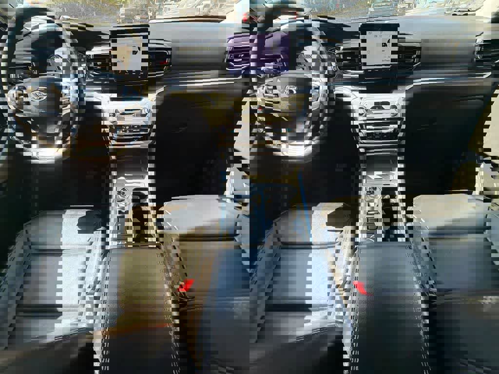 Certified 2022 Ford Explorer XLT w/ Equipment Group 202A image 21