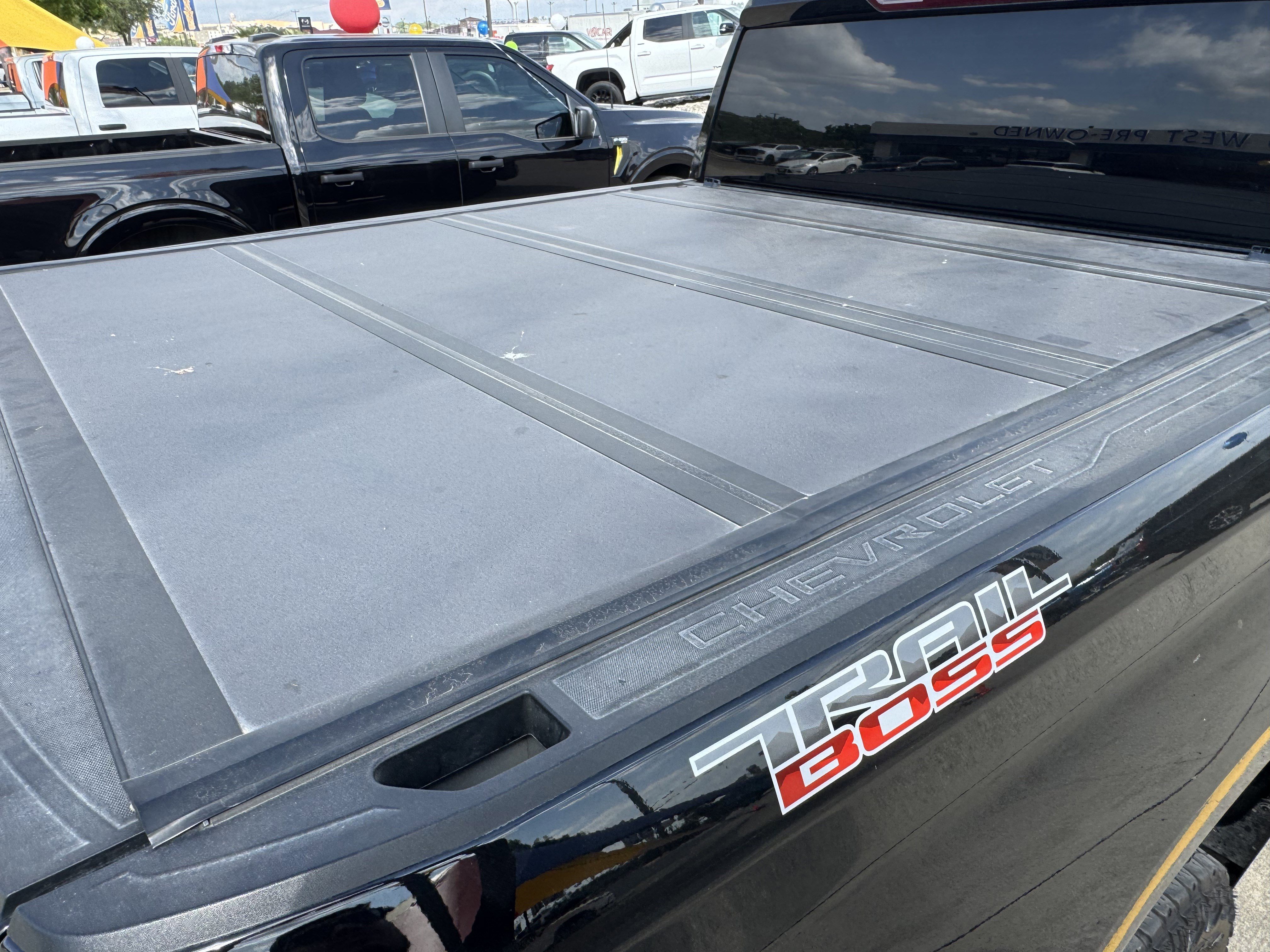 Used 2025 Chevrolet Silverado 1500 Custom Trail Boss w/ LPO, Dark Essentials Package image 13