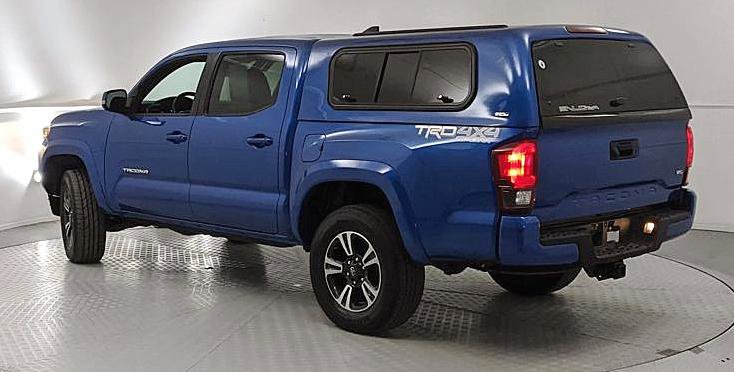 Used 2018 Toyota Tacoma TRD Sport image 4