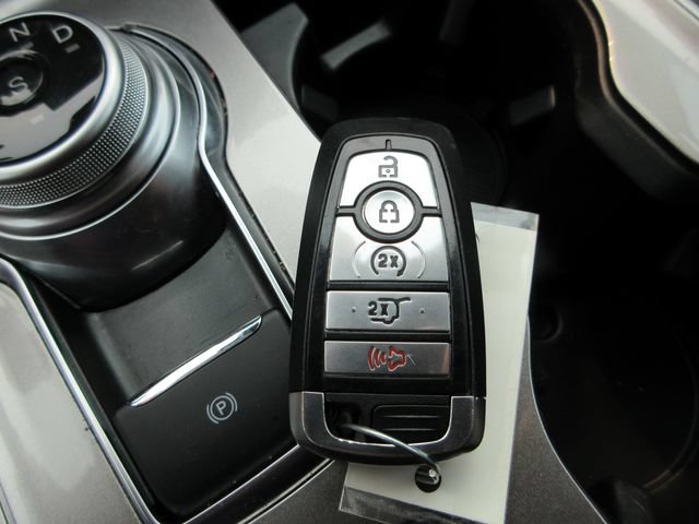Certified 2024 Ford Edge SEL w/ Convenience Package AWD/4WD image 19