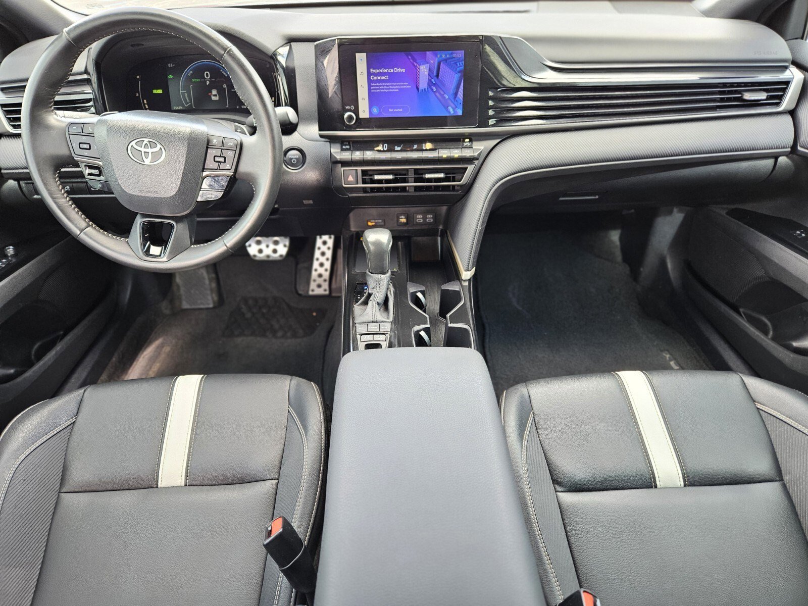 Used 2025 Toyota Camry SE image 15