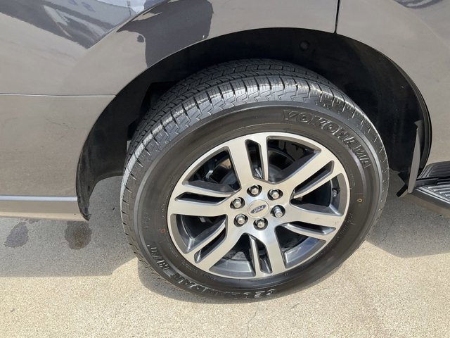Certified 2024 Ford Expedition XLT RWD image 17