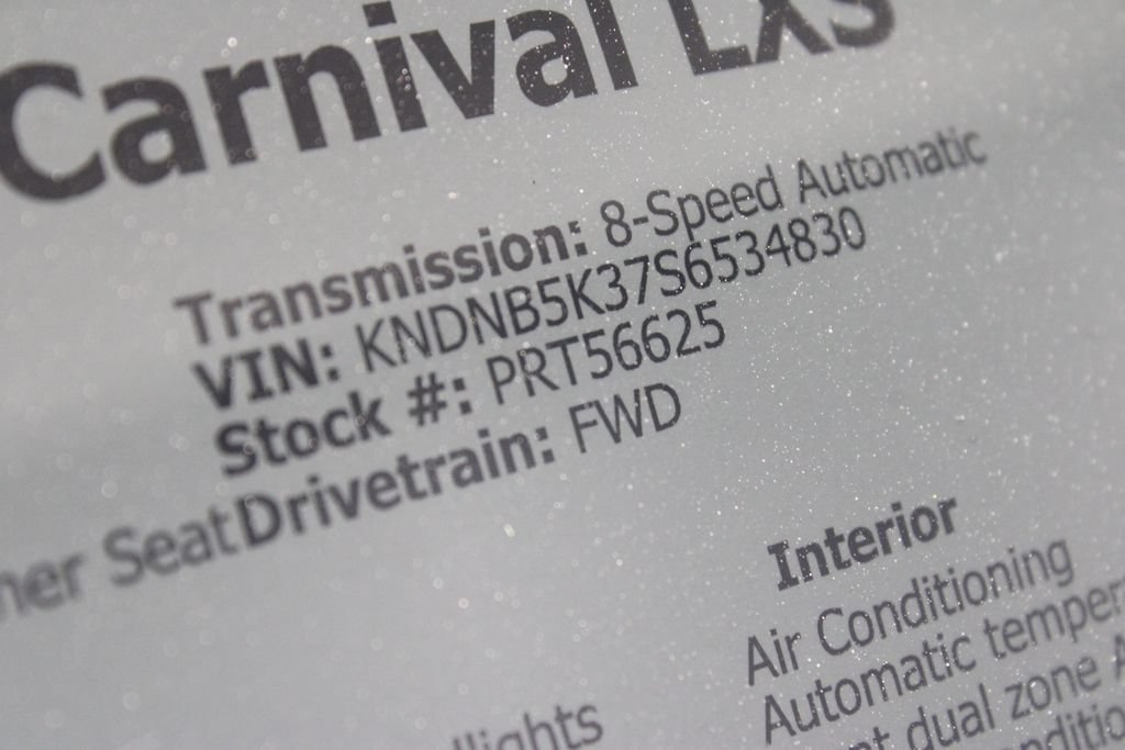 Used 2025 Kia Carnival FWD image 35
