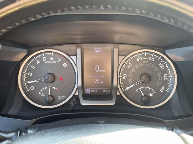 Used 2018 Toyota Tacoma SR5 AWD/4WD image 18