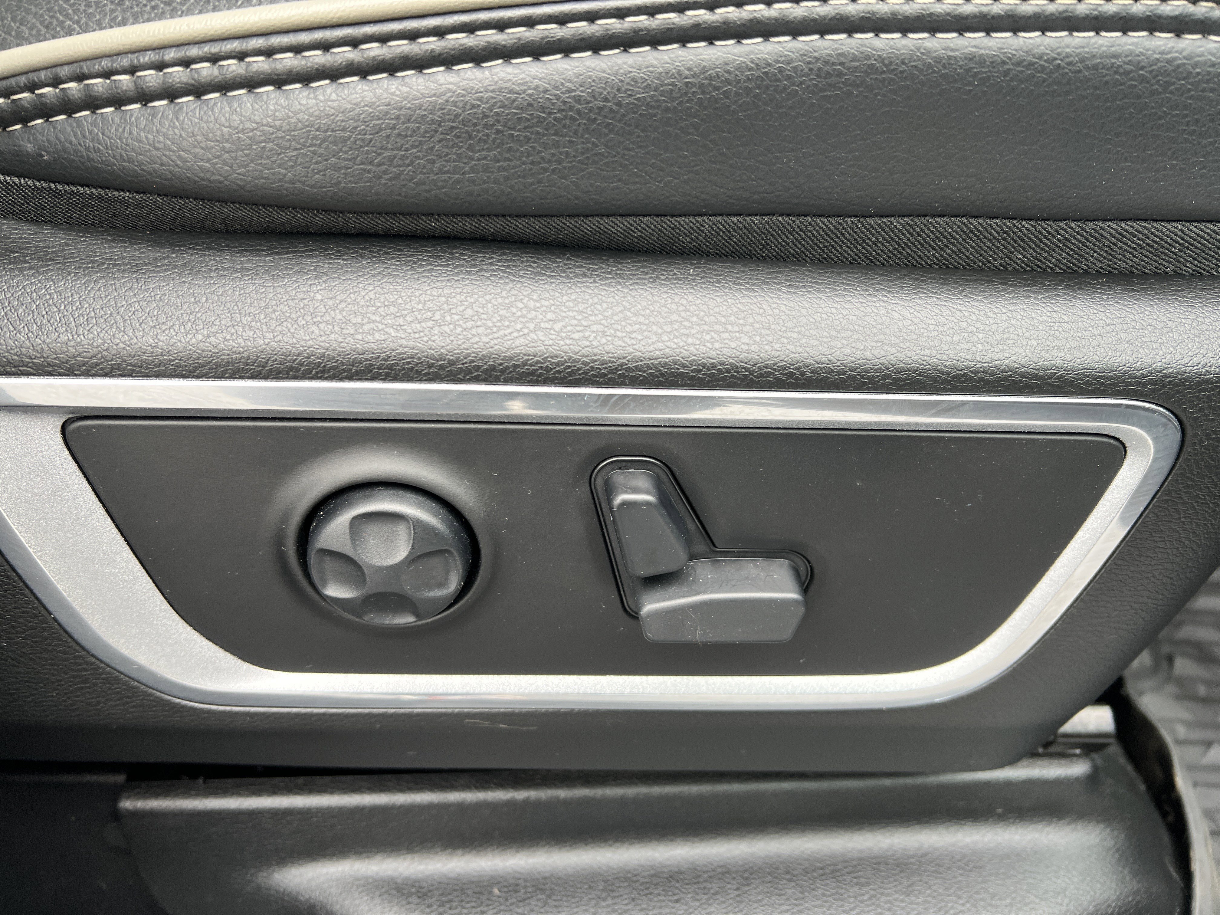 Used 2019 RAM 1500 Laramie image 16