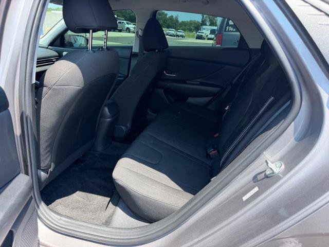 Used 2023 Hyundai Elantra SEL w/ Convenience Package FWD image 9