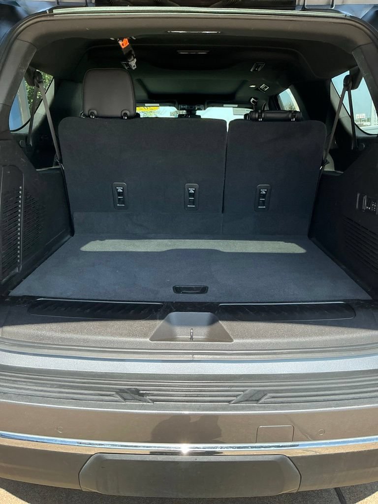 Used 2021 Chevrolet Suburban LT w/ LT Signature Package RWD image 14