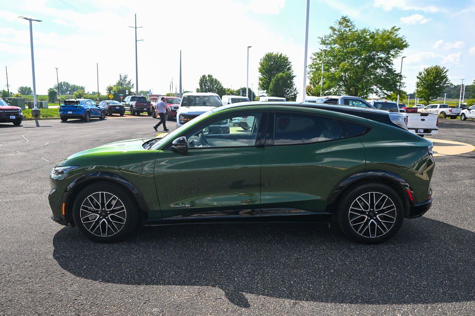 Certified 2024 Ford Mustang Mach-E Premium AWD/4WD image 8