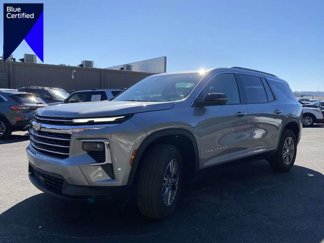 Used 2025 Chevrolet Traverse LT w/ Driver Confidence Package image 1