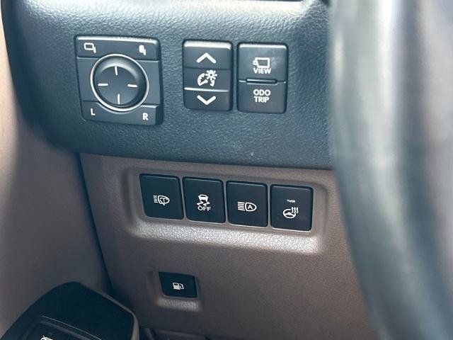 Used 2023 Lexus GX 460 Luxury w/ Sport Design Package AWD/4WD image 31