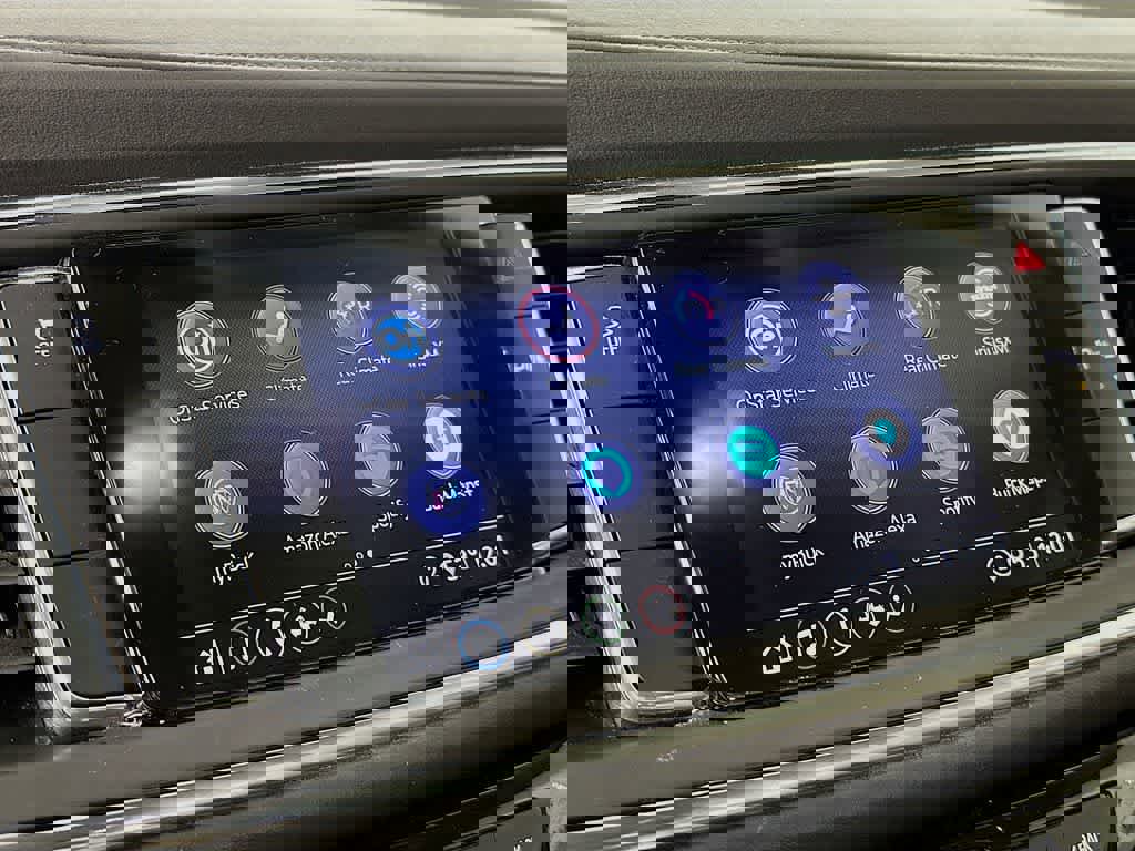 Used 2021 Buick Enclave Essence image 20