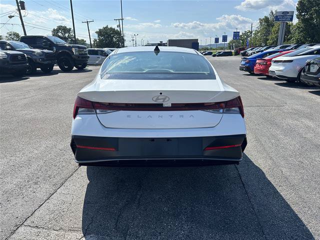 Used 2025 Hyundai Elantra SEL FWD image 10