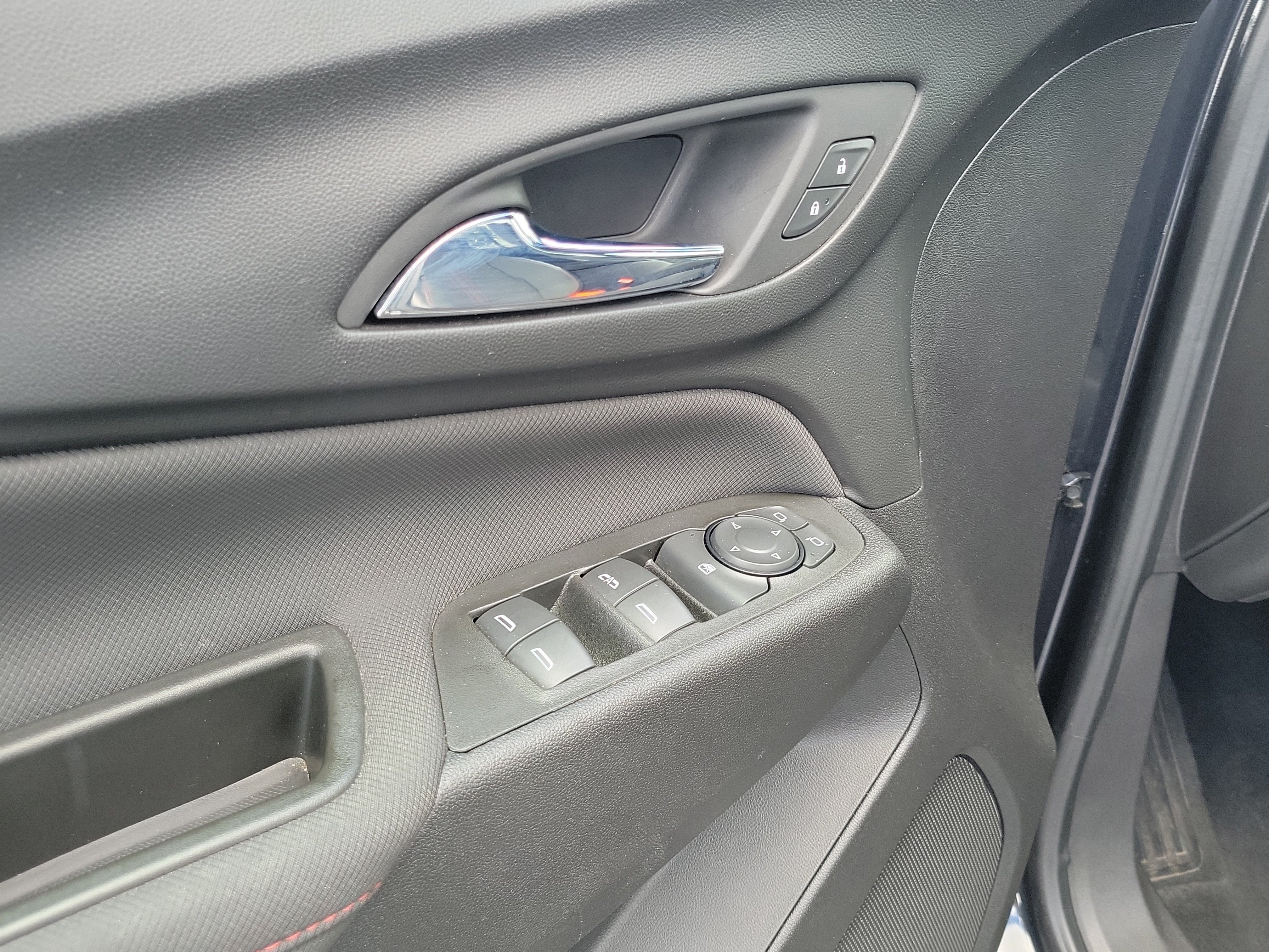 Used 2022 Chevrolet Equinox RS w/ Infotainment Package FWD image 20