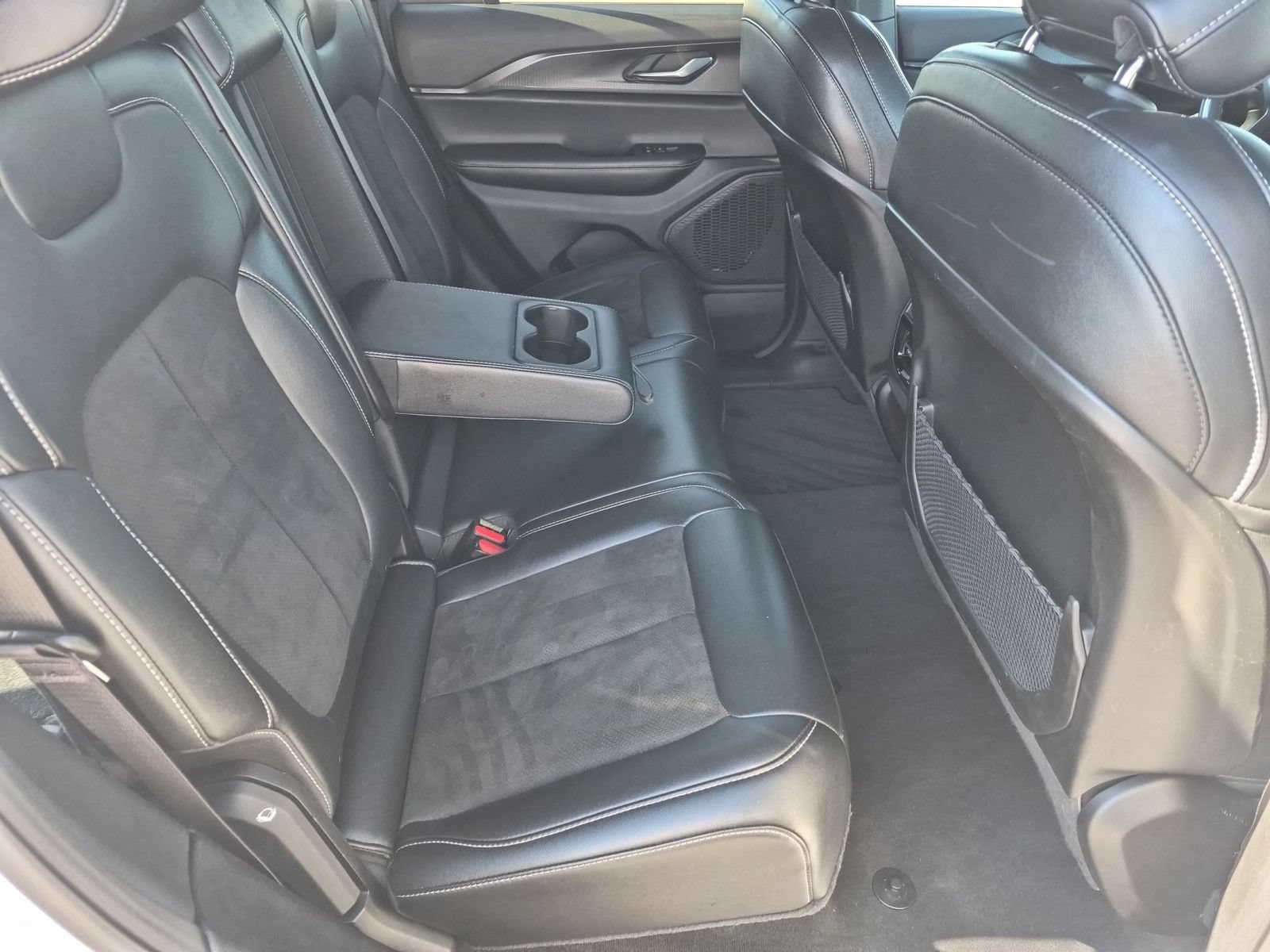 Used 2025 Jeep Grand Cherokee Altitude AWD/4WD image 29