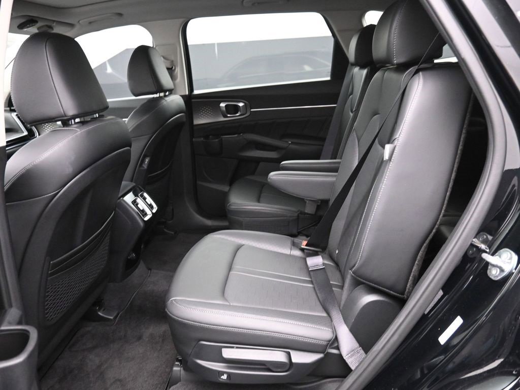 Used 2025 Kia Sorento SX image 2