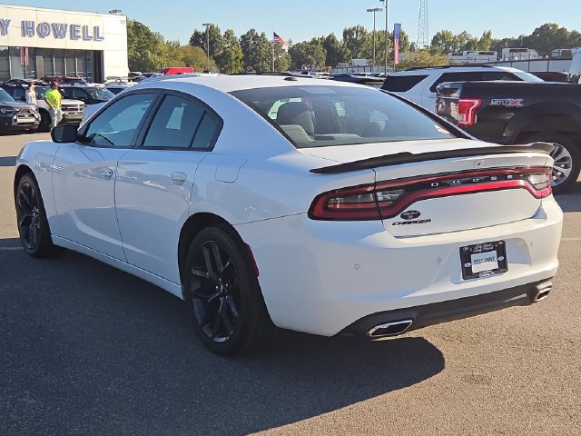 Used 2019 Dodge Charger SXT w/ Blacktop Package RWD image 5