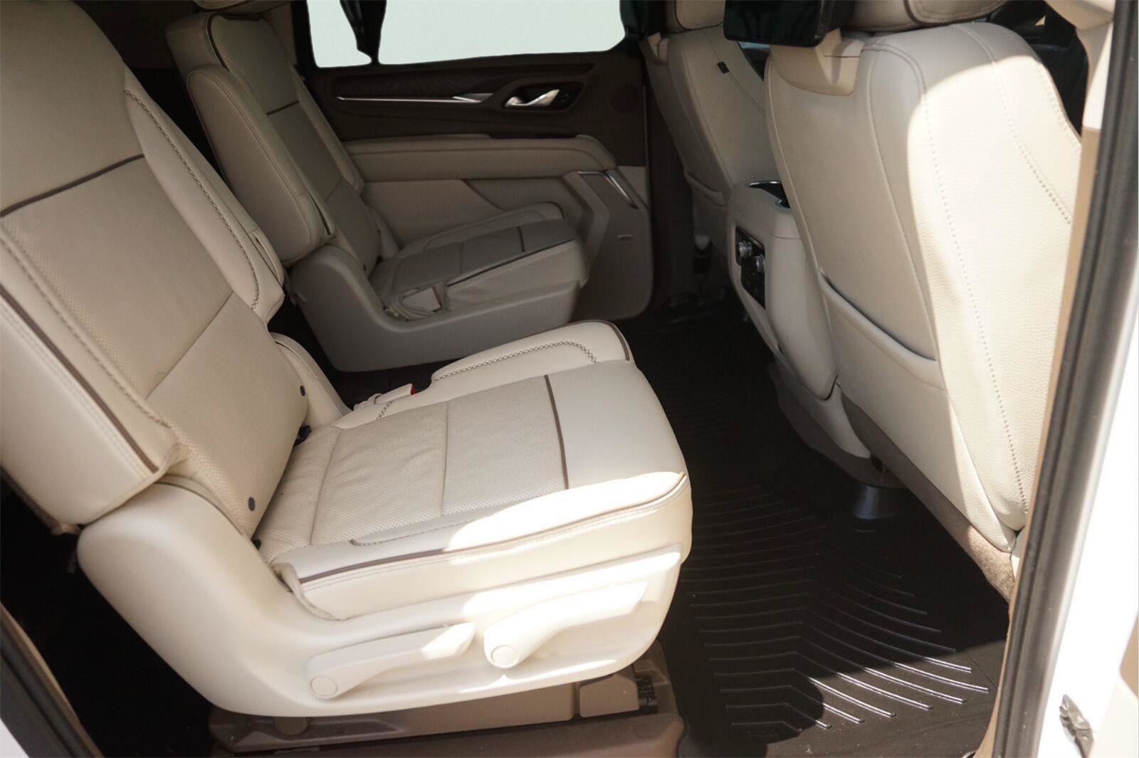 Used 2024 GMC Yukon XL Denali w/ Denali Reserve Package RWD image 18