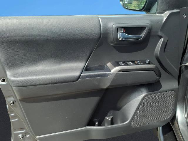 Used 2023 Toyota Tacoma TRD Off-Road AWD/4WD image 22
