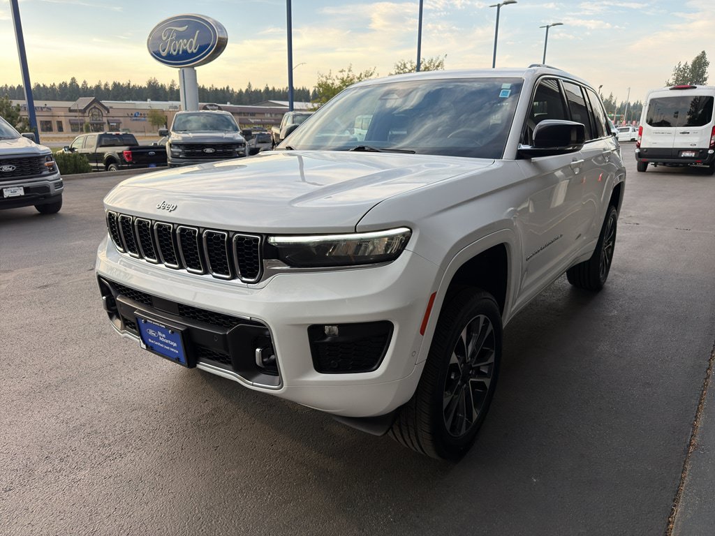 Used 2024 Jeep Grand Cherokee Overland AWD/4WD image 3