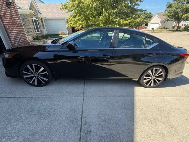 Used 2020 Nissan Altima 2.5 SR FWD image 2