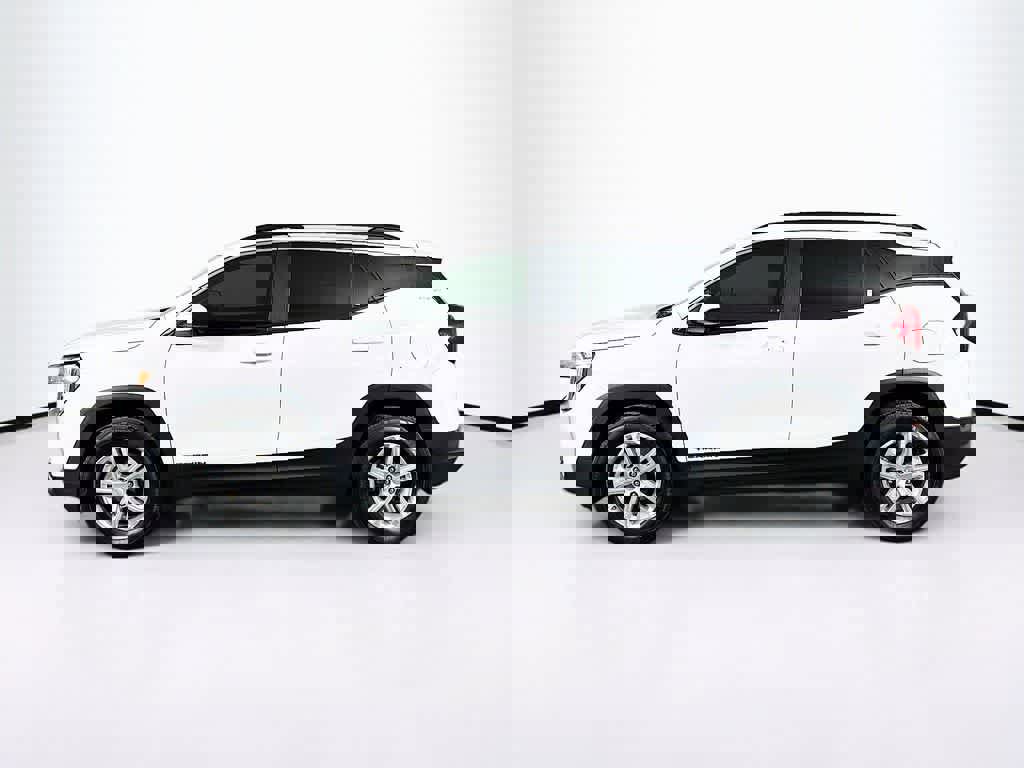 Used 2022 GMC Terrain SLE w/ Driver Convenience Package image 2