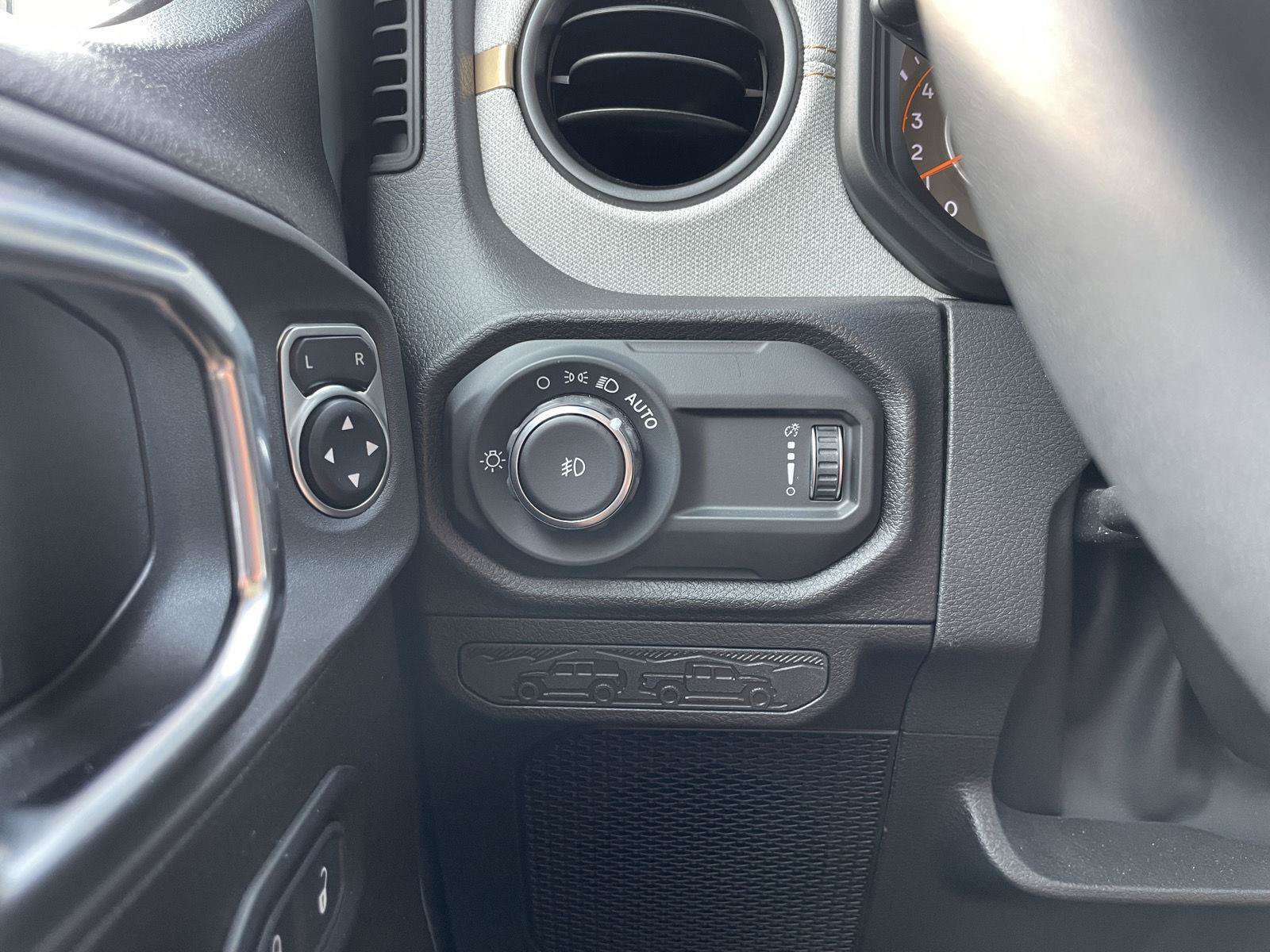 Used 2025 Jeep Wrangler Unlimited Sport AWD/4WD image 16