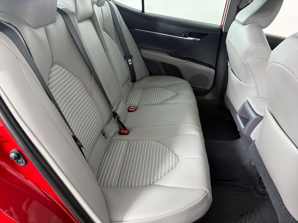 Used 2020 Toyota Camry SE w/ Carpet Mat Package FWD image 29