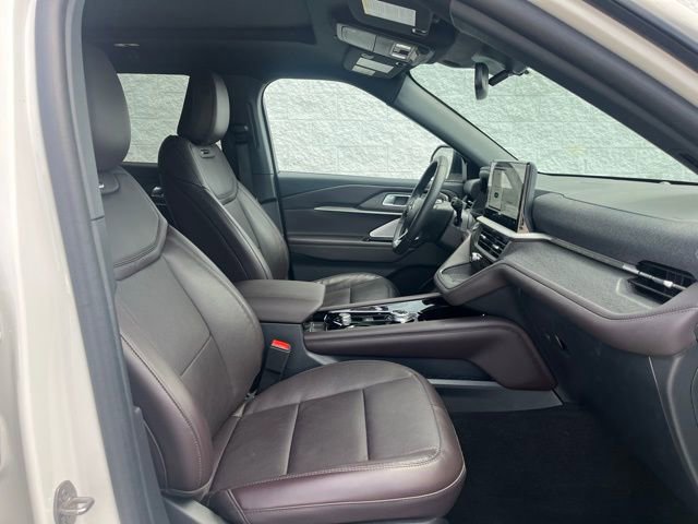 Certified 2025 Ford Explorer Platinum image 11