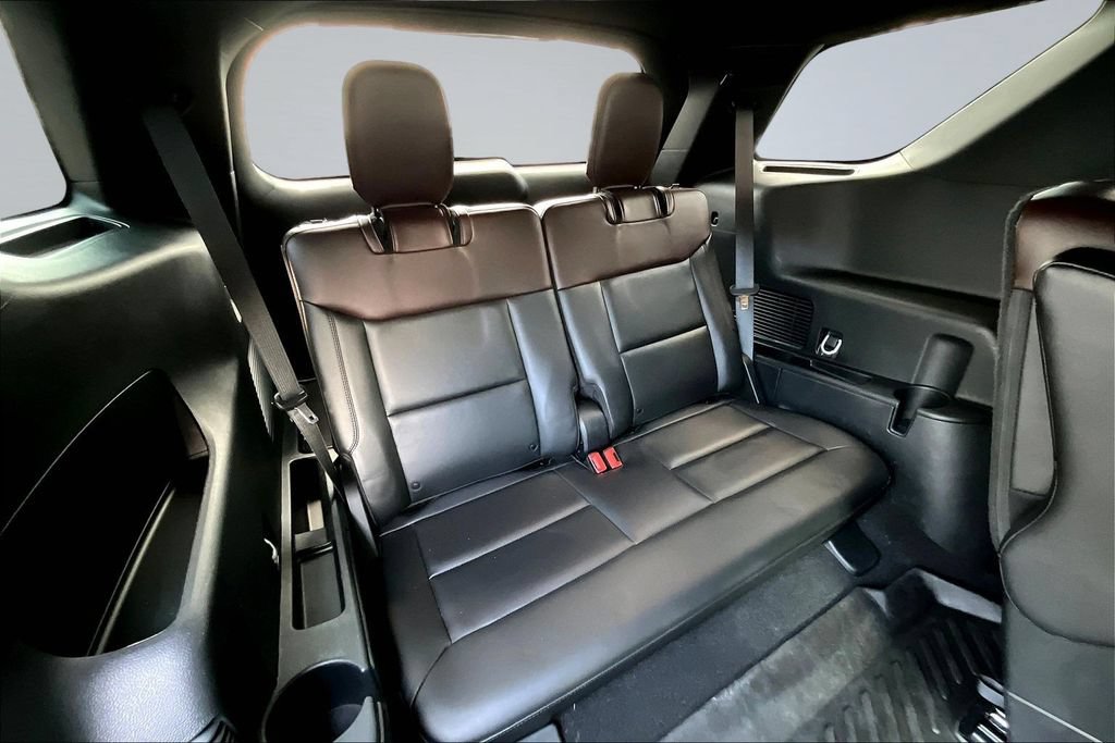 Certified 2024 Ford Explorer Platinum w/ Technology Package AWD/4WD image 28