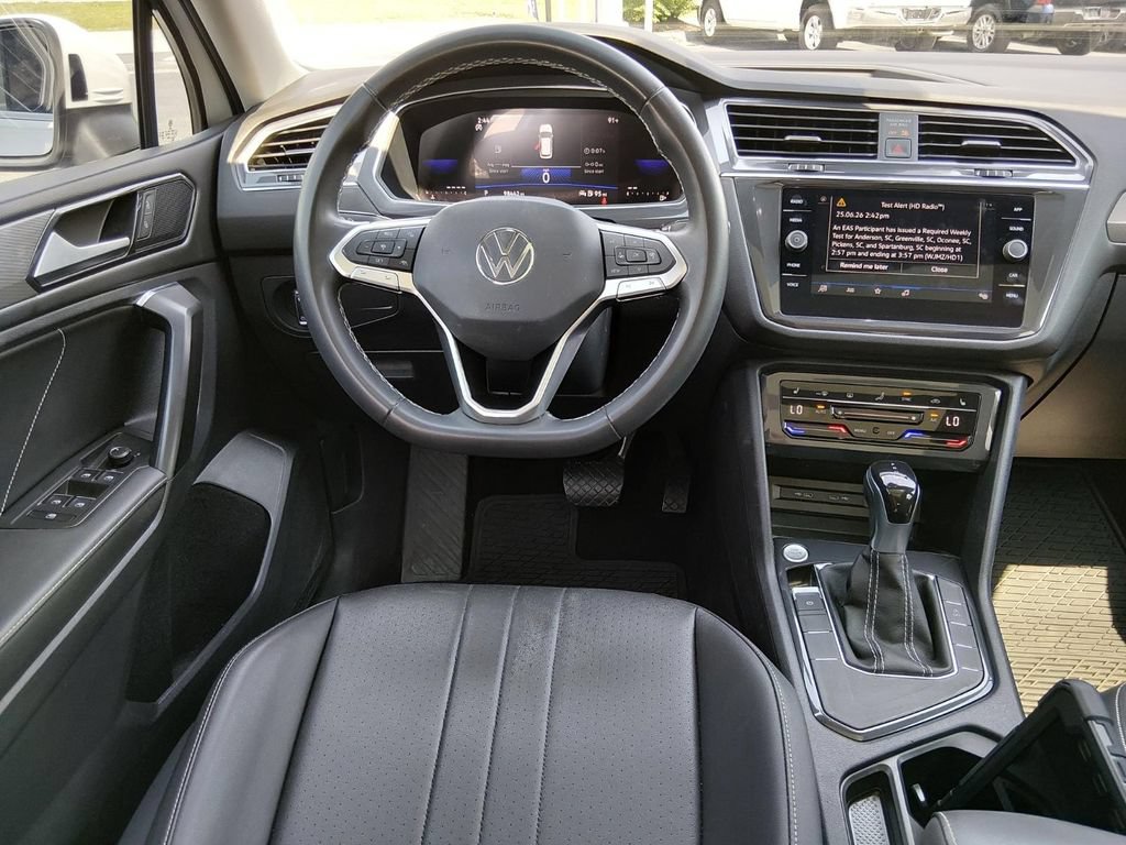 Used 2023 Volkswagen Tiguan SE w/ Panoramic Sunroof Package FWD image 12